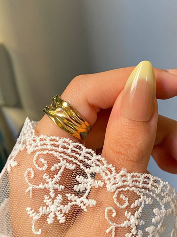 Golden Glow Ring Aura