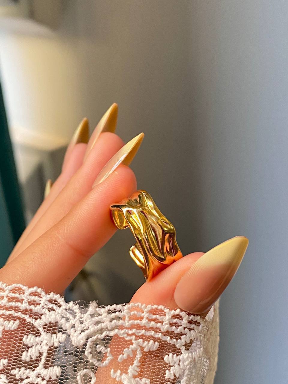 Golden Glow Ring Aura