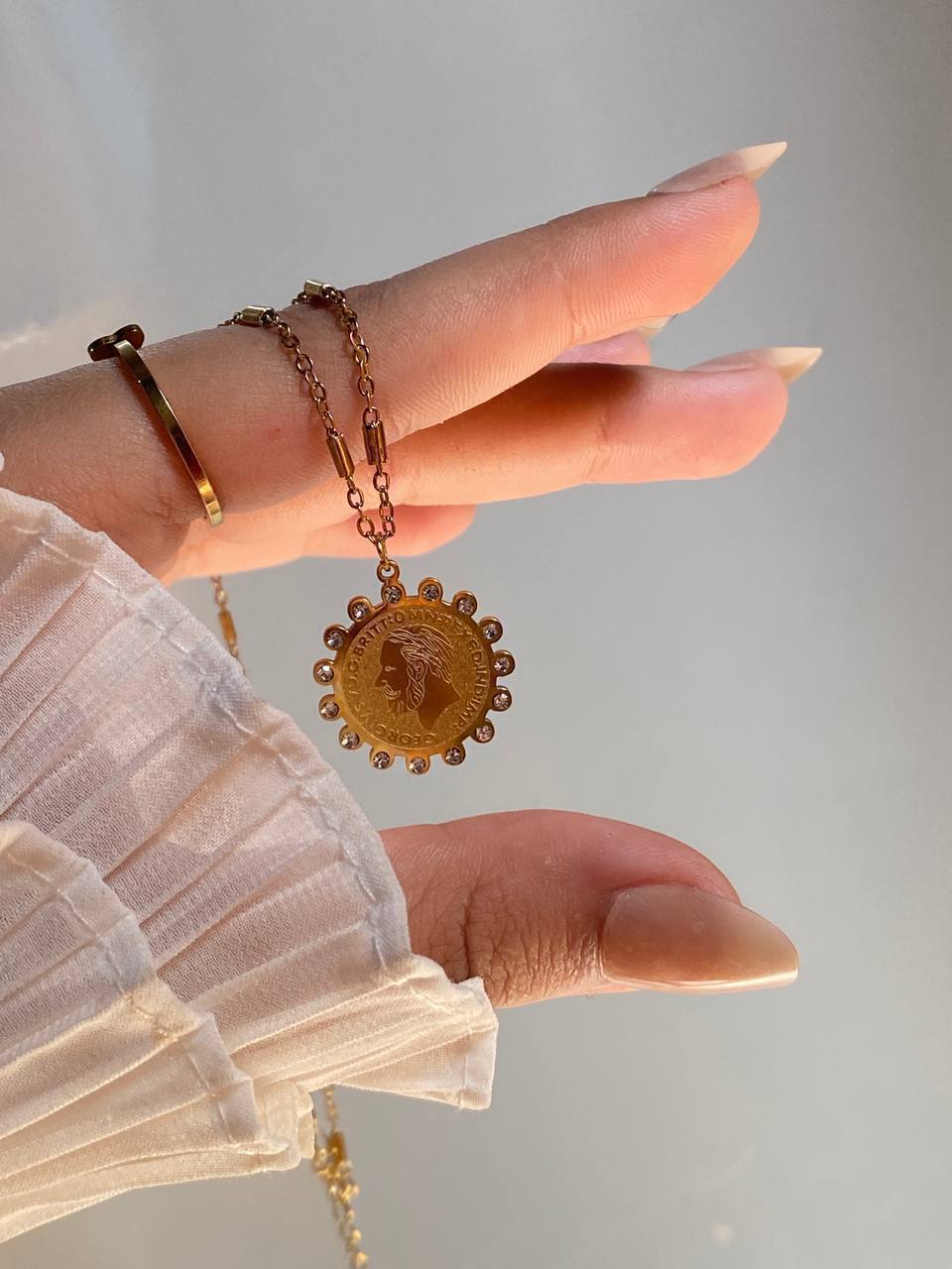 Golden Glow Necklace Muse