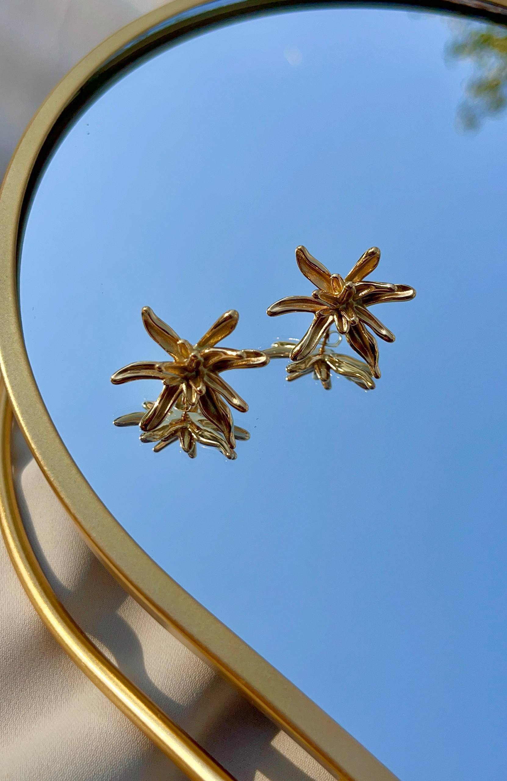 Blush Rose Glow Earrings Edition