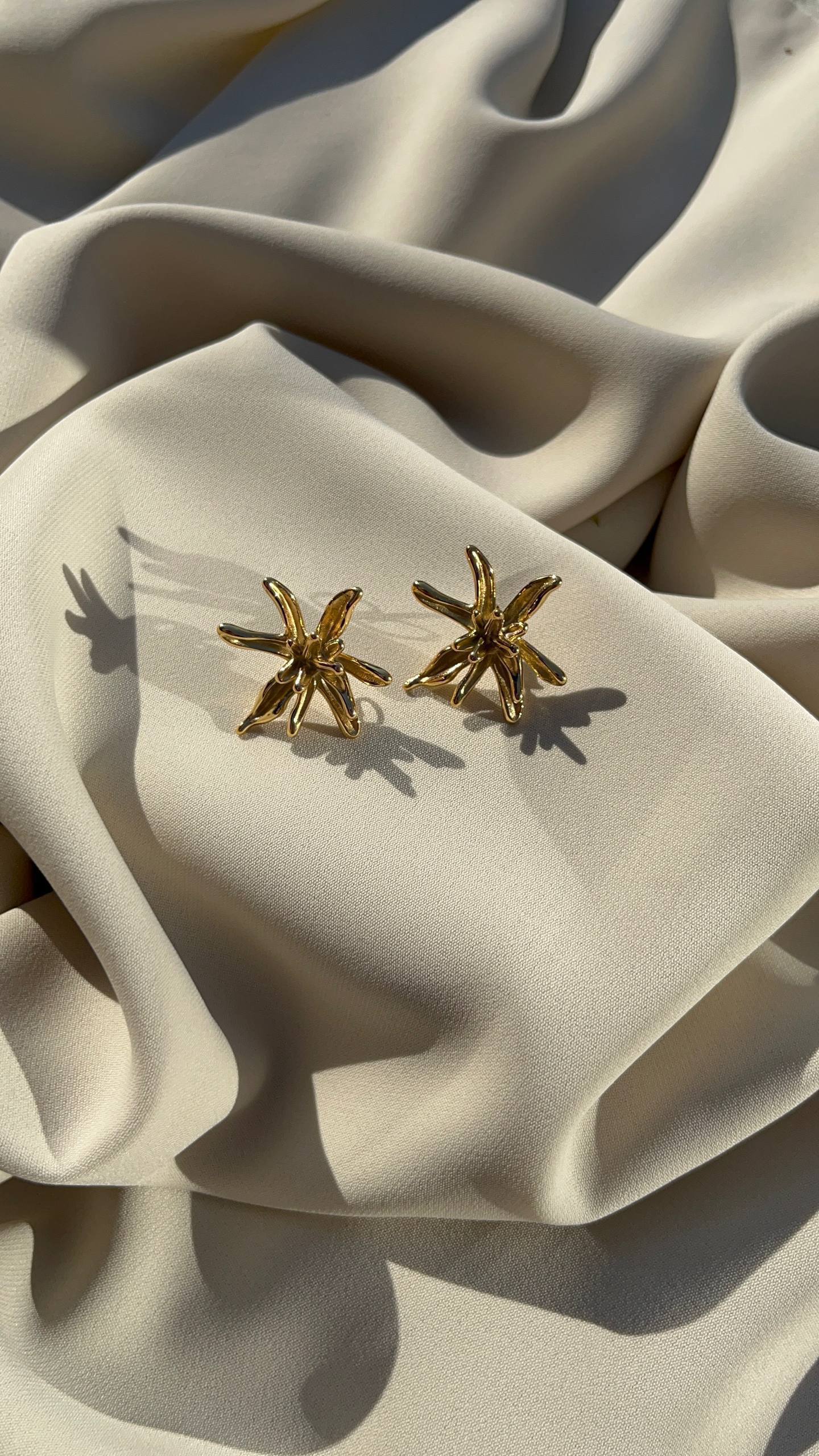 Blush Rose Glow Earrings Edition