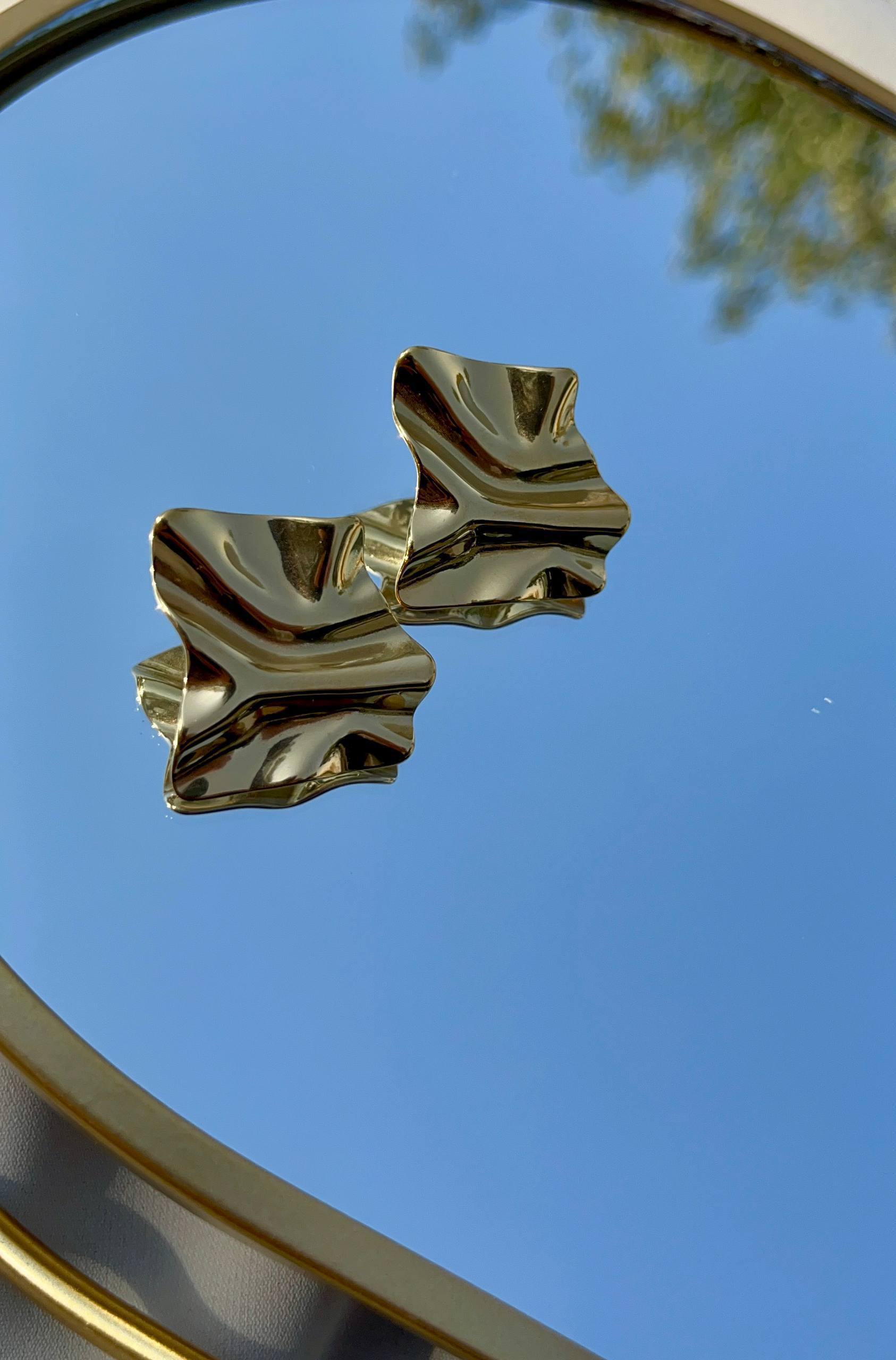 Golden Glow Wave Earrings Edition