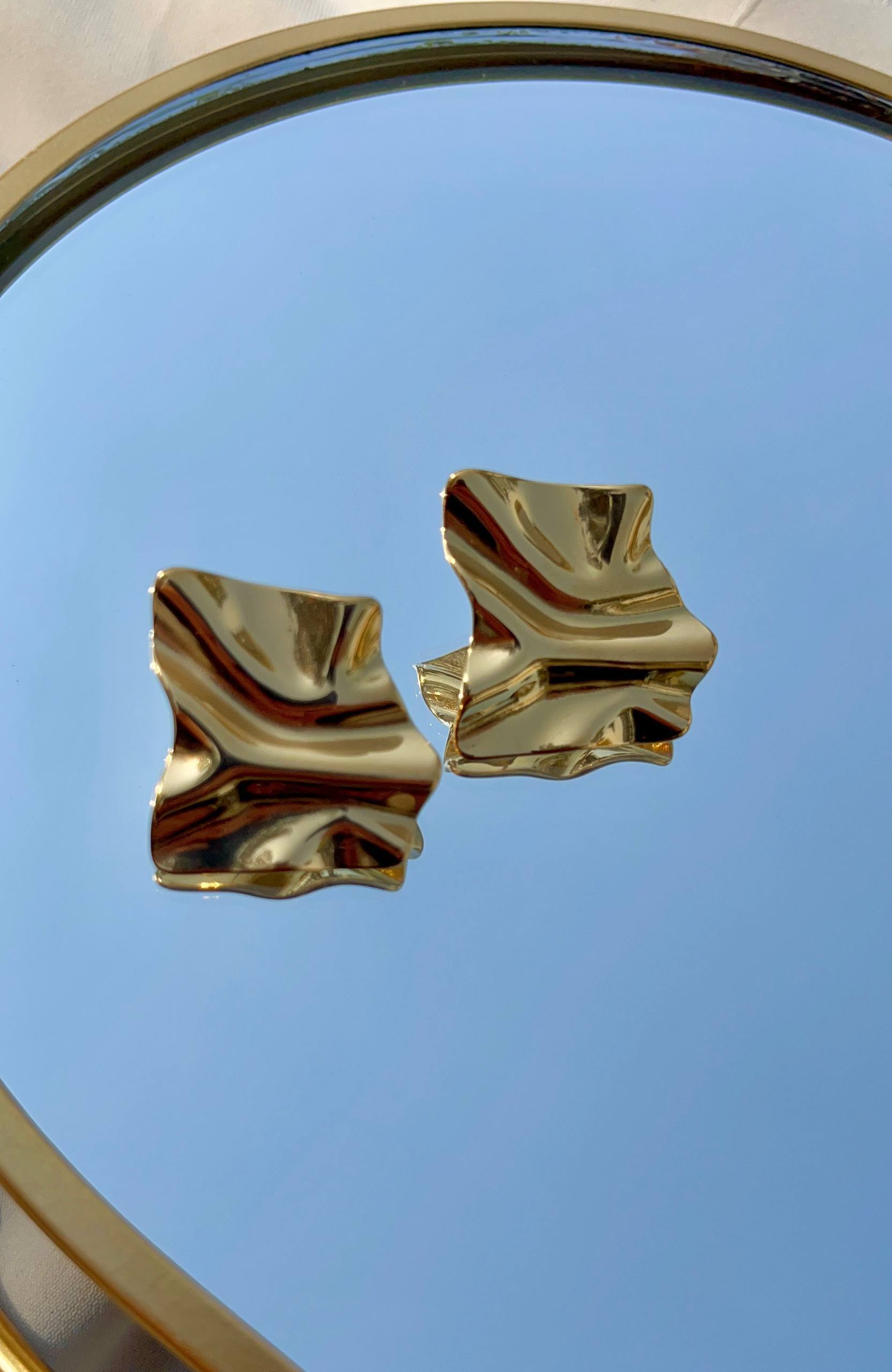 Golden Glow Wave Earrings Edition