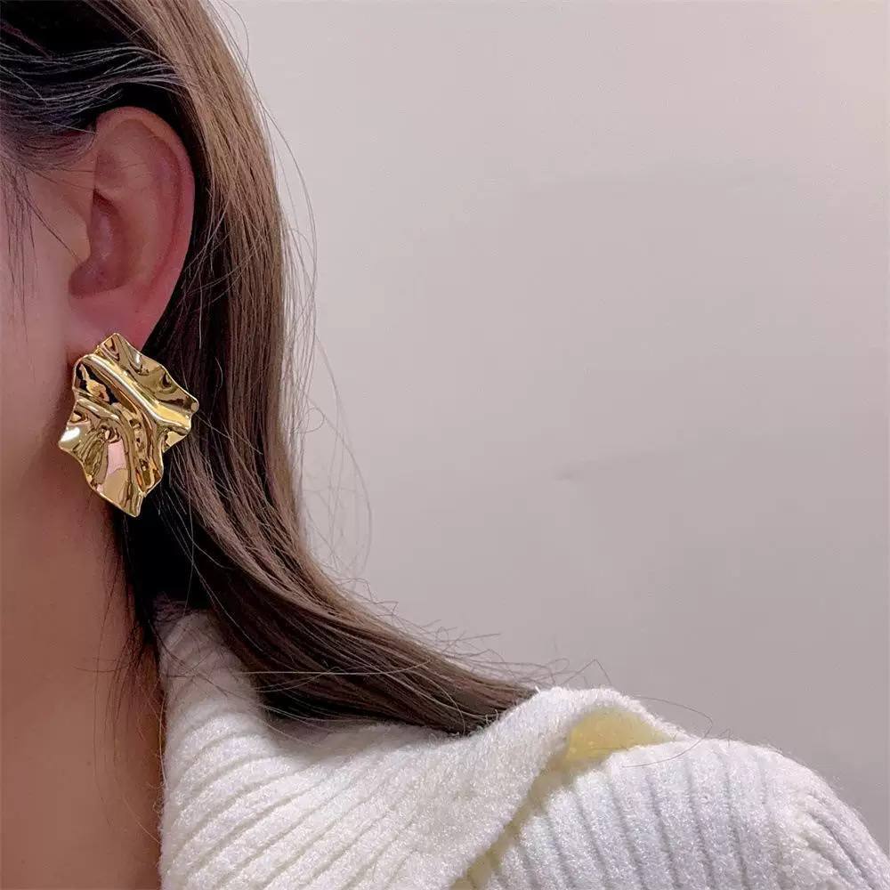 Golden Glow Wave Earrings Edition