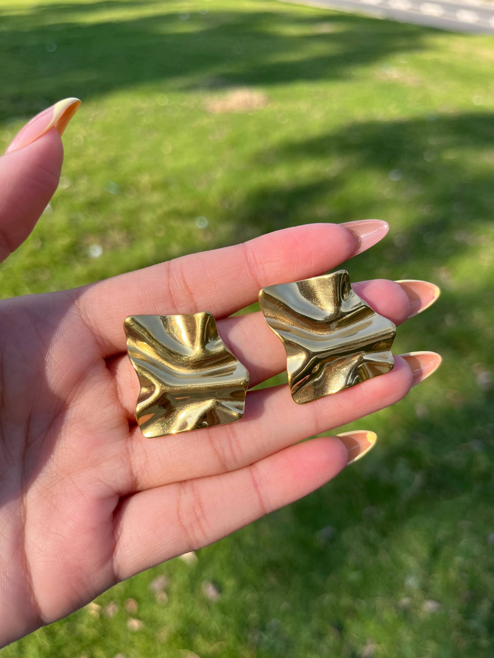 Golden Glow Wave Earrings Edition