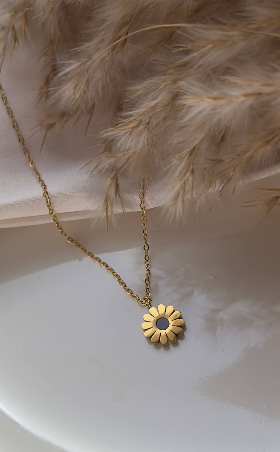 Golden Glow Necklace Edition